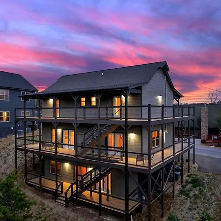 Peaceful And Luxurious Cabin With Indoor Pool And Wrap-Around Decks With Stunning View